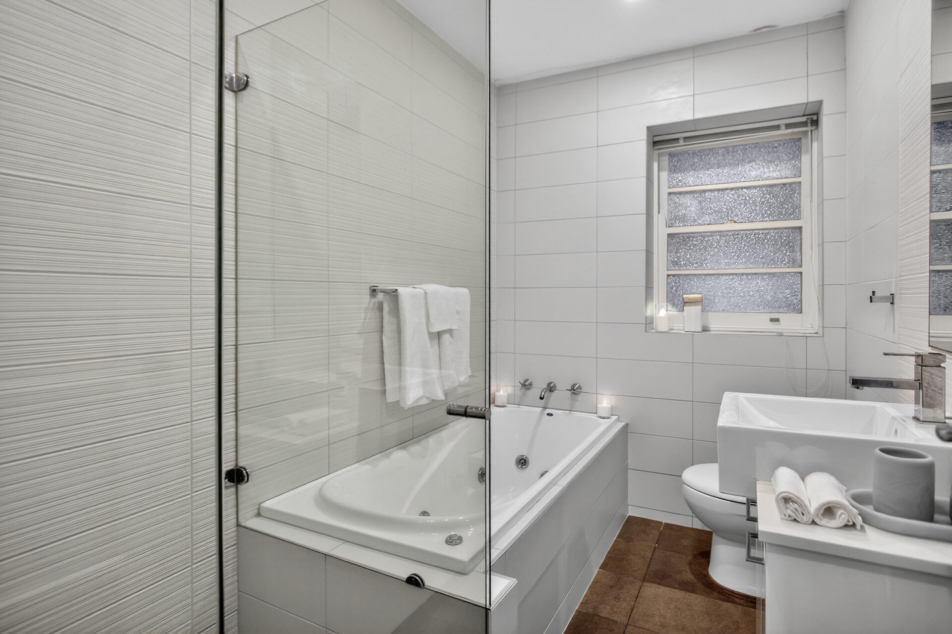 Bathroom with jacuzzi tub